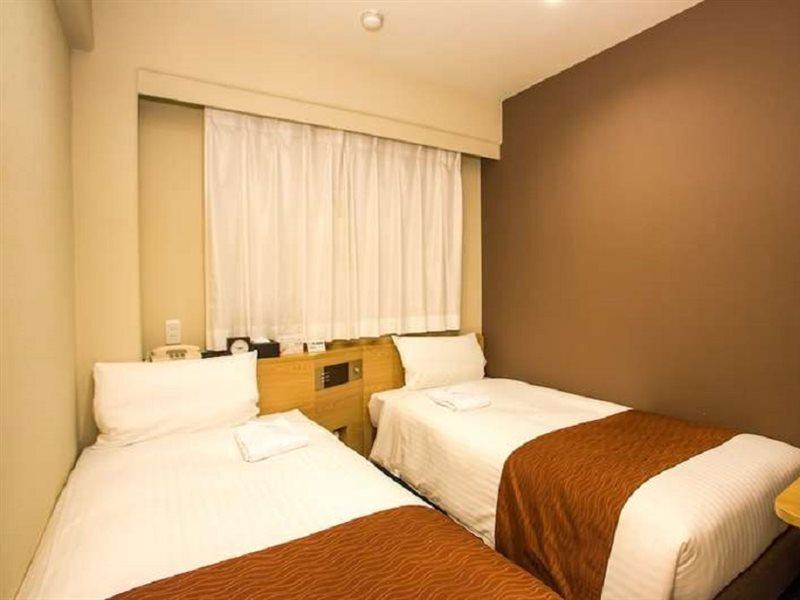 Via Inn Shin Osaka West Екстер'єр фото