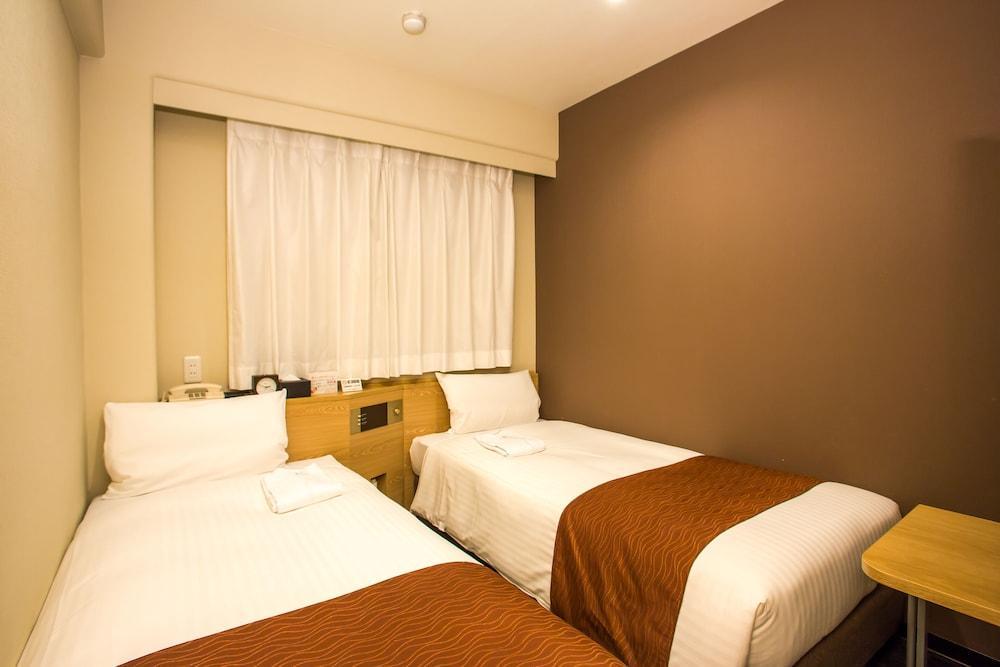 Via Inn Shin Osaka West Екстер'єр фото