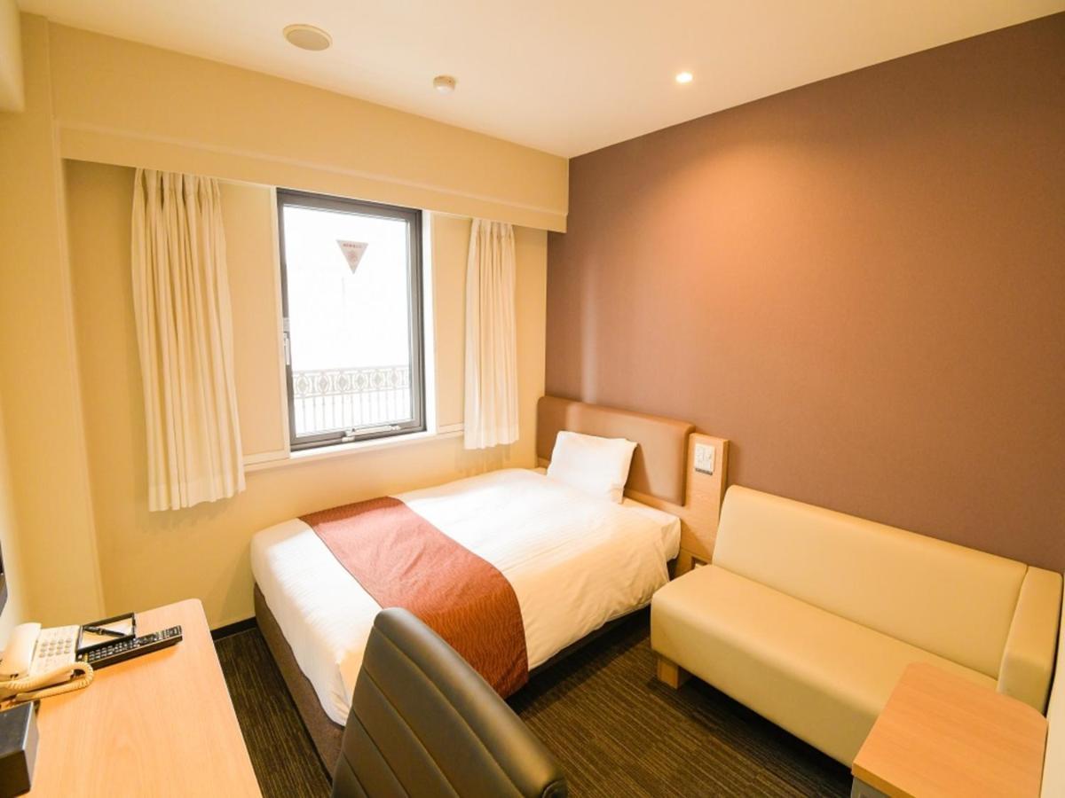 Via Inn Shin Osaka West Екстер'єр фото