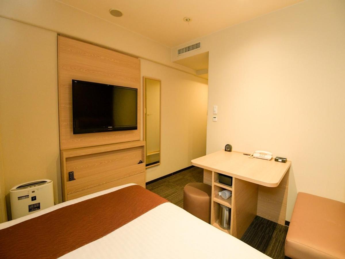 Via Inn Shin Osaka West Екстер'єр фото