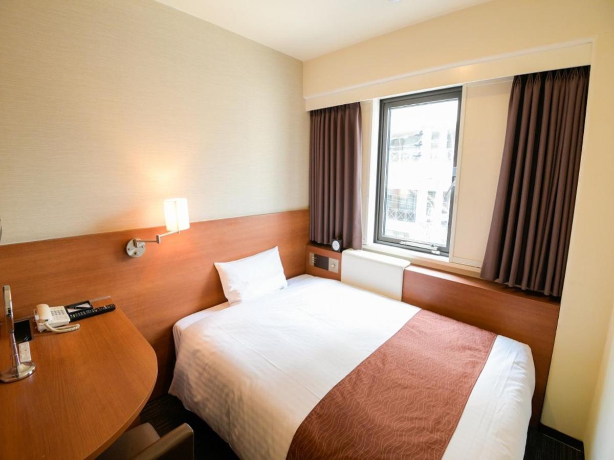 Via Inn Shin Osaka West Екстер'єр фото