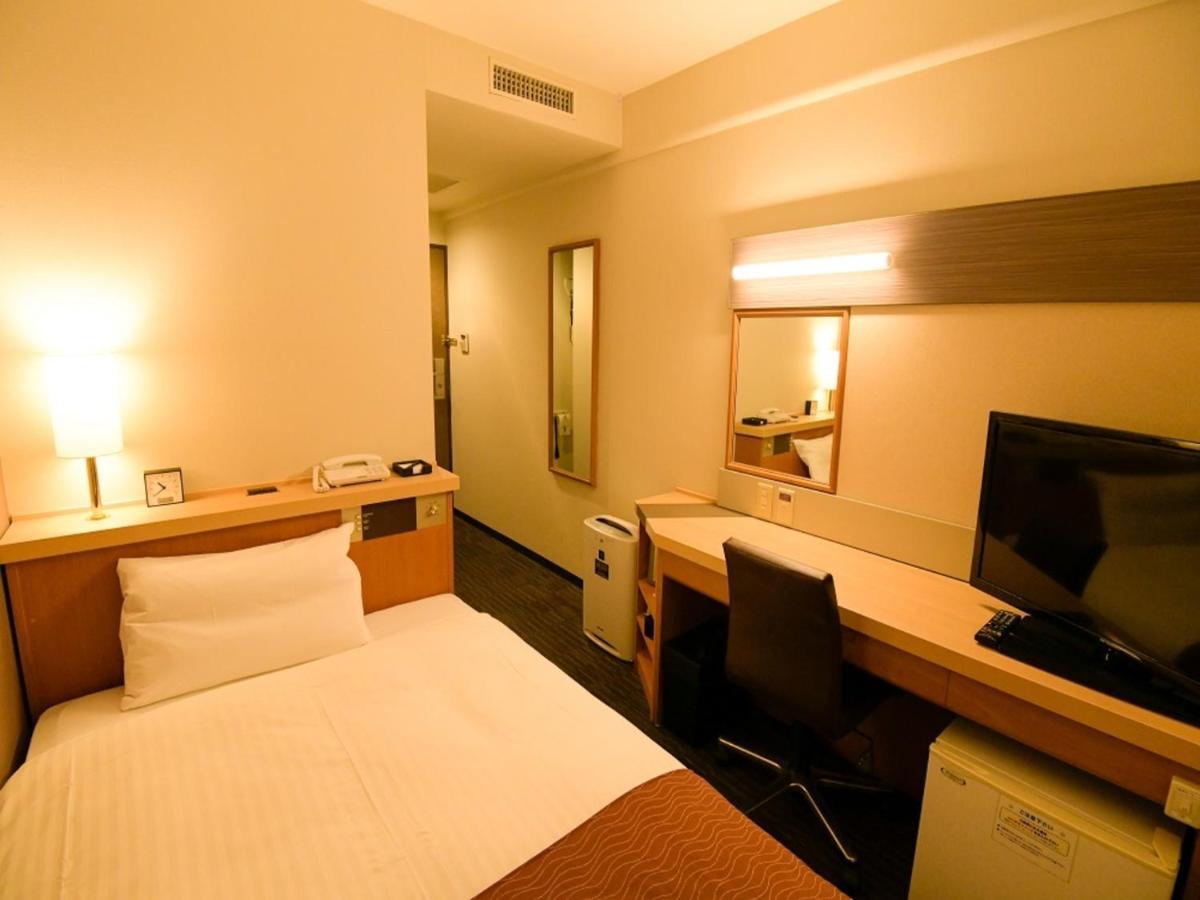 Via Inn Shin Osaka West Екстер'єр фото