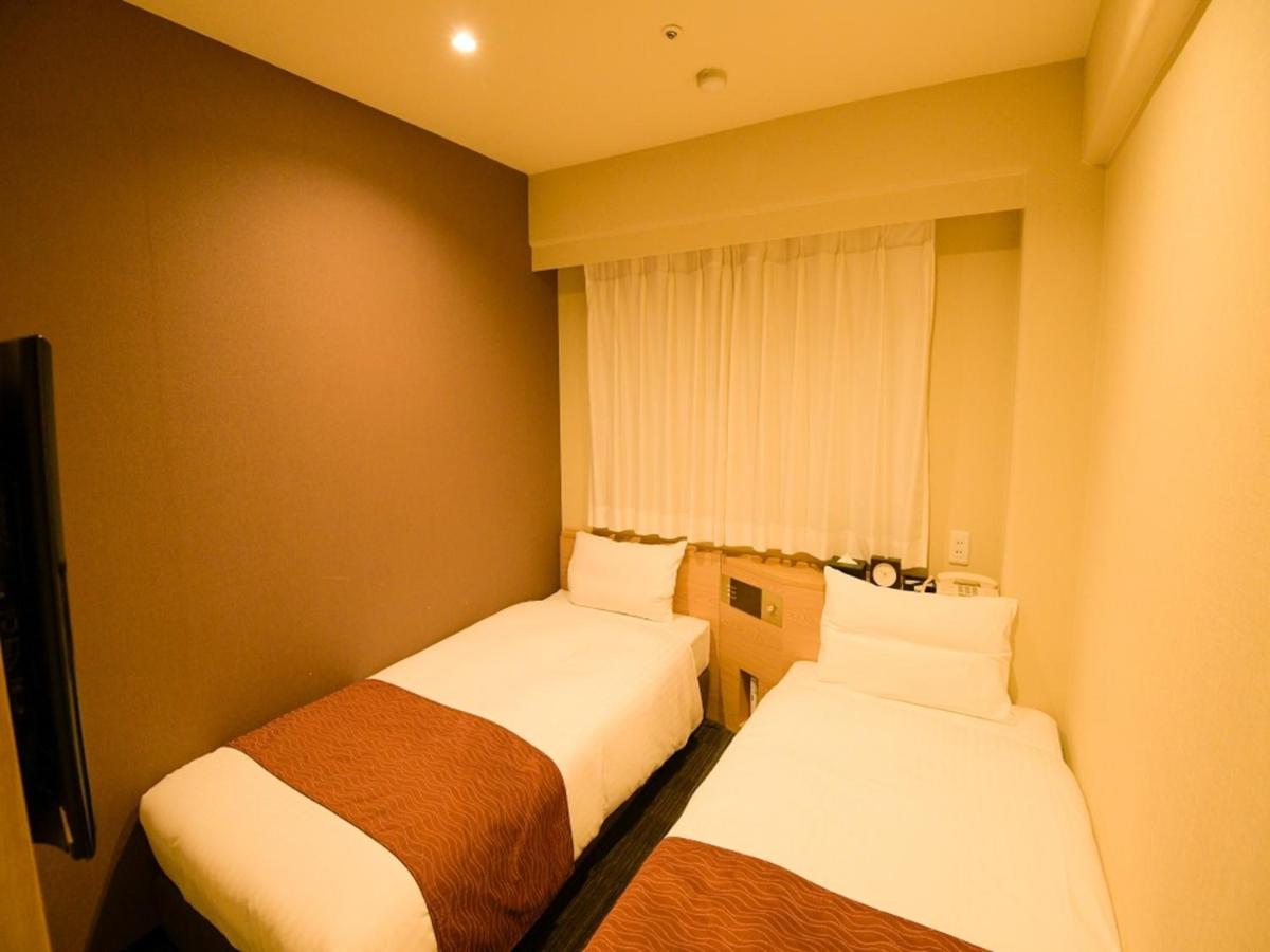 Via Inn Shin Osaka West Екстер'єр фото