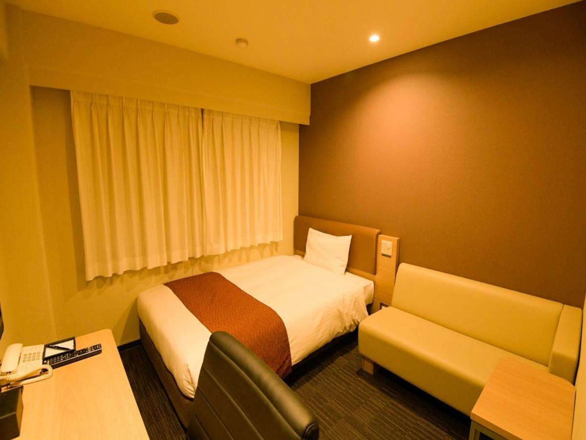 Via Inn Shin Osaka West Екстер'єр фото