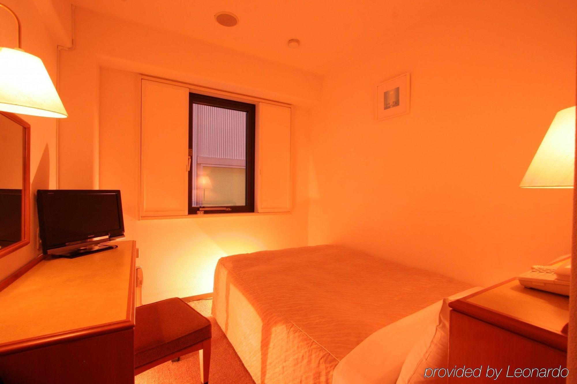 Via Inn Shin Osaka West Екстер'єр фото