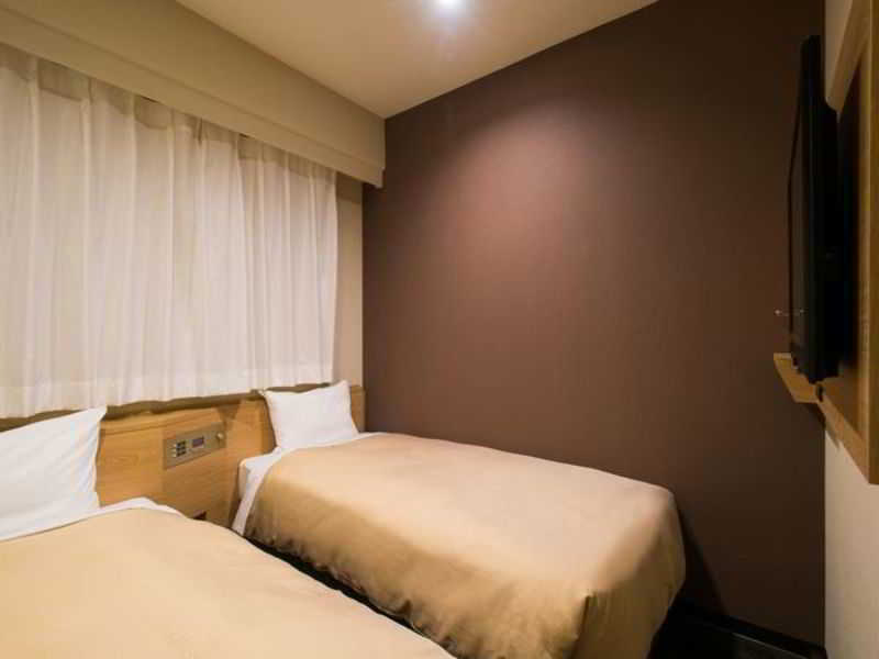 Via Inn Shin Osaka West Екстер'єр фото